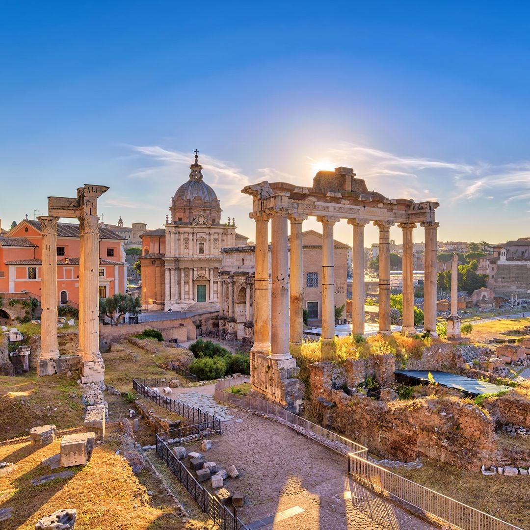 Puesta de sol sobre el Foro Romano en Roma