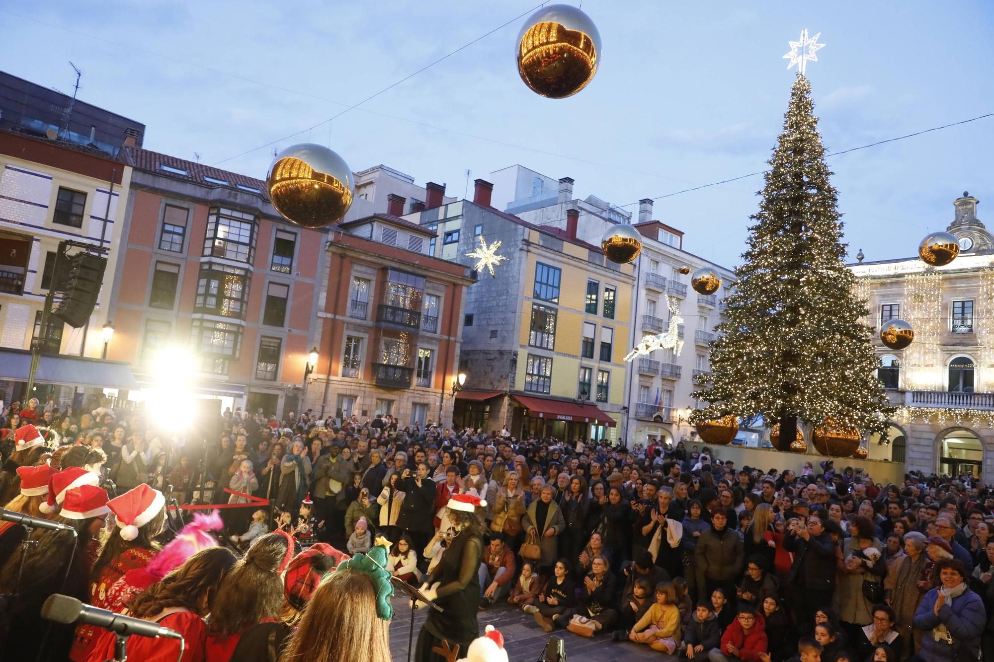 Así fue el encendido del alumbrado navideño de Gijón