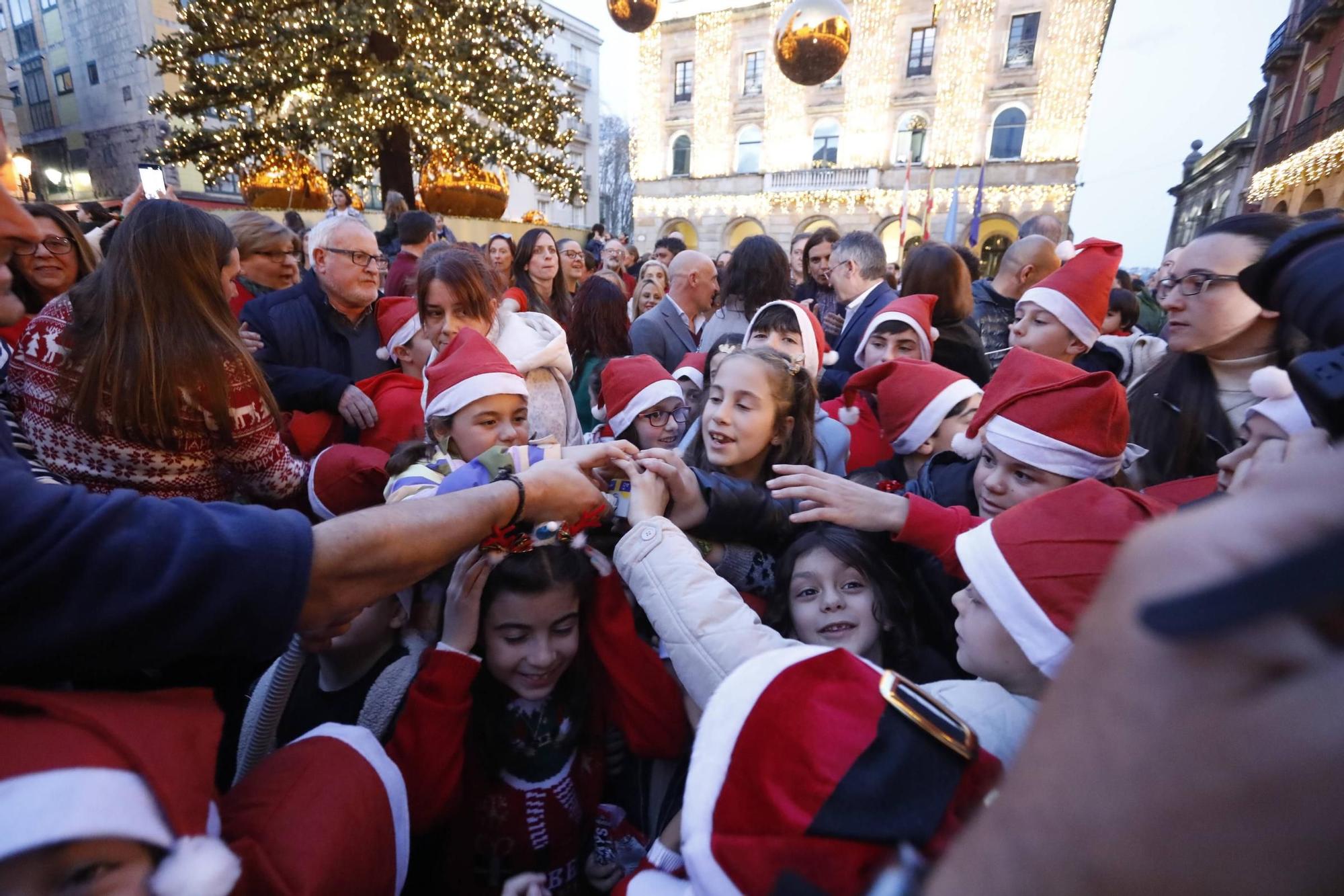 Así fue el encendido del alumbrado navideño de Gijón