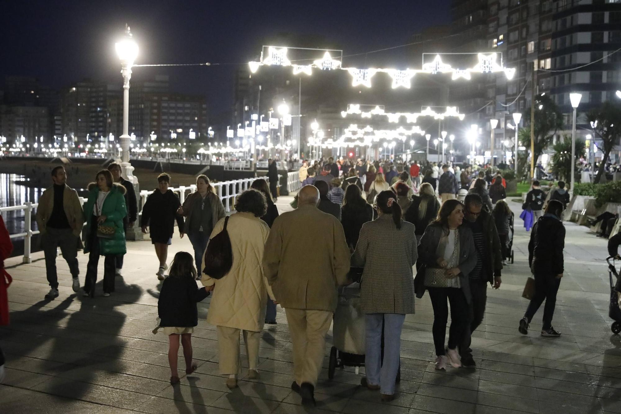 Así fue el encendido del alumbrado navideño de Gijón