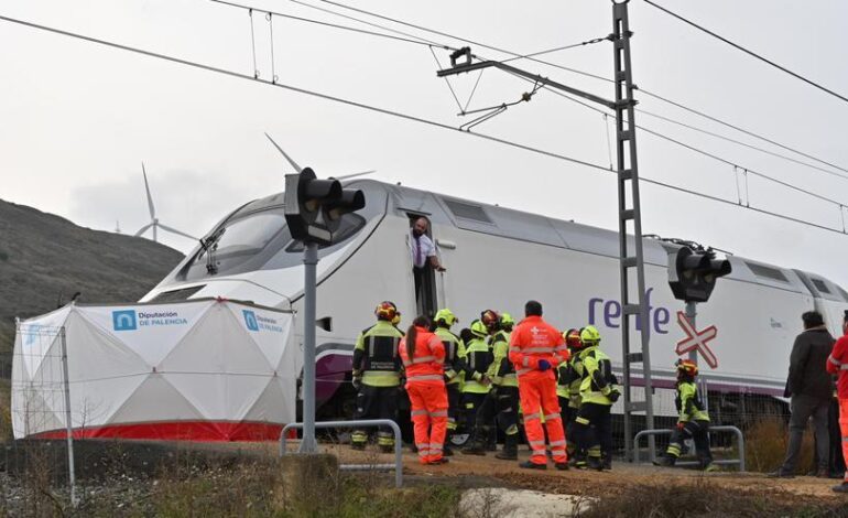 Mueren dos personas al ser arrollado su coche por un tren Alvia en Palencia