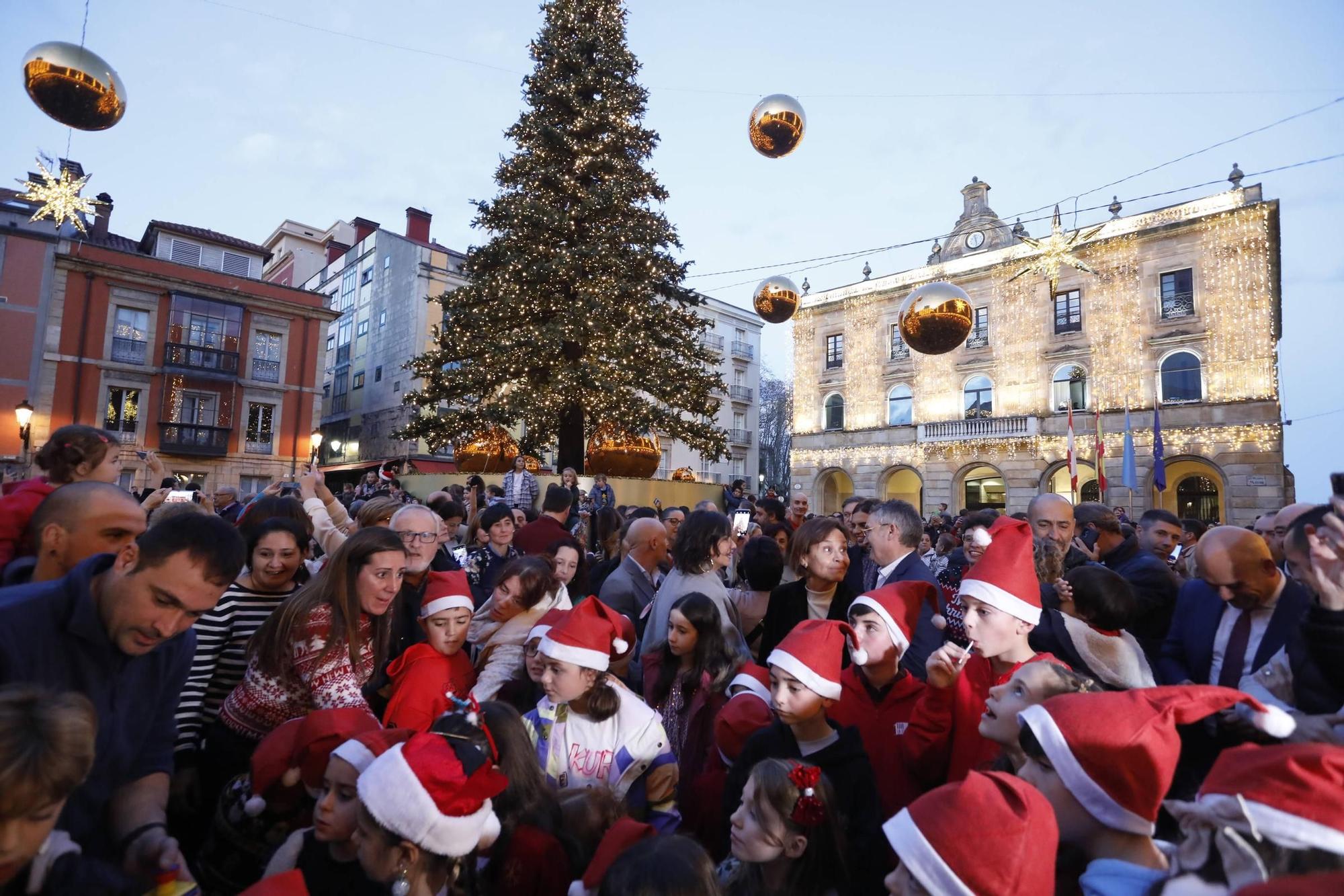 Así fue el encendido del alumbrado navideño de Gijón