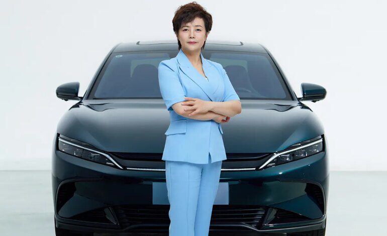 Stella Li (BYD): «Tesla no es nuestro rival, aunque tenemos un enemigo común: el coche de combustión»