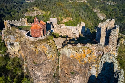 Las ruinas del castillo de Arlempdes, en el Alto Loira (Francia).