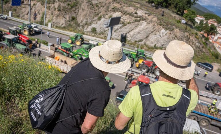 Los transportistas españoles alertan de una semana complicada por las protestas agrícolas en Francia