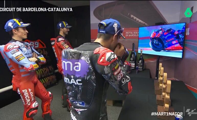 La reacción de Martín a la enorme defensa de Aleix Espargaró: «¡Guardaespaldas!»