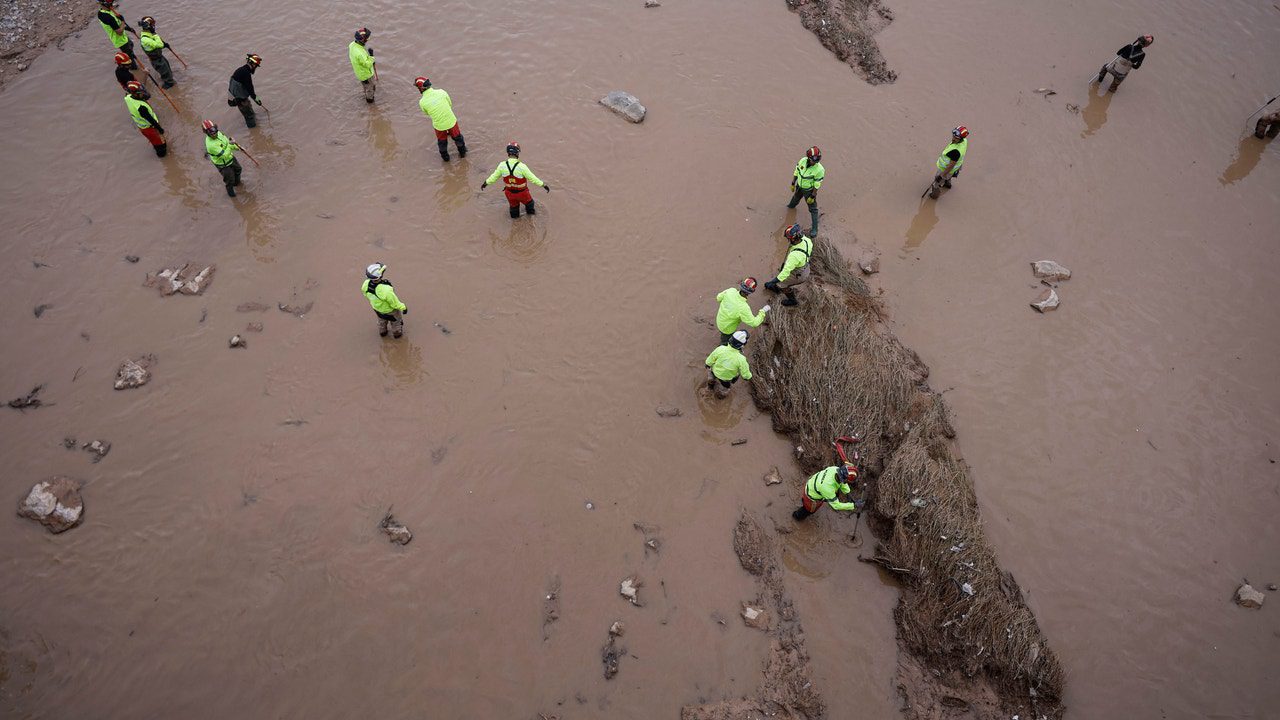 Hallan un cadáver junto al barranco del Poyo durante la búsqueda de desaparecidos por la DANA