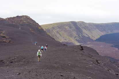 Muchos excursionistas visitan el volcán Sierra Negra.