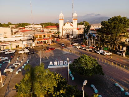 La Catedral de San Isidro Labrador, en la ciudad hondureña de La Ceiba.