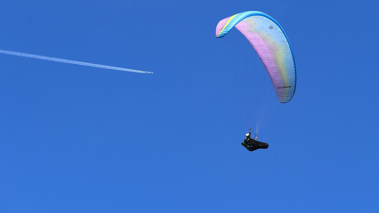 Muere un parapentista al caer en una zona montañosa en Almería