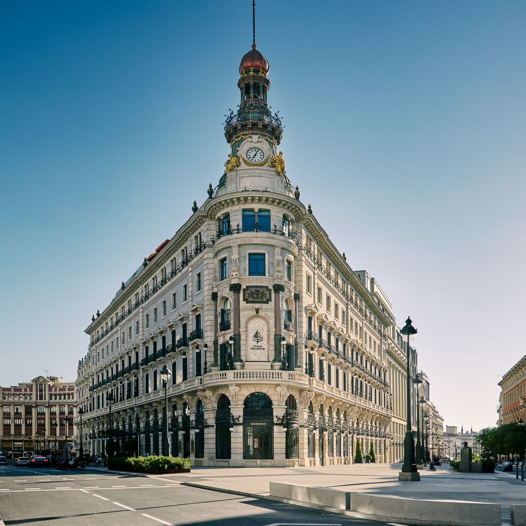 Hotel Four Seasons, en el cruce de las calles Alcalá y Sevilla, Madrid