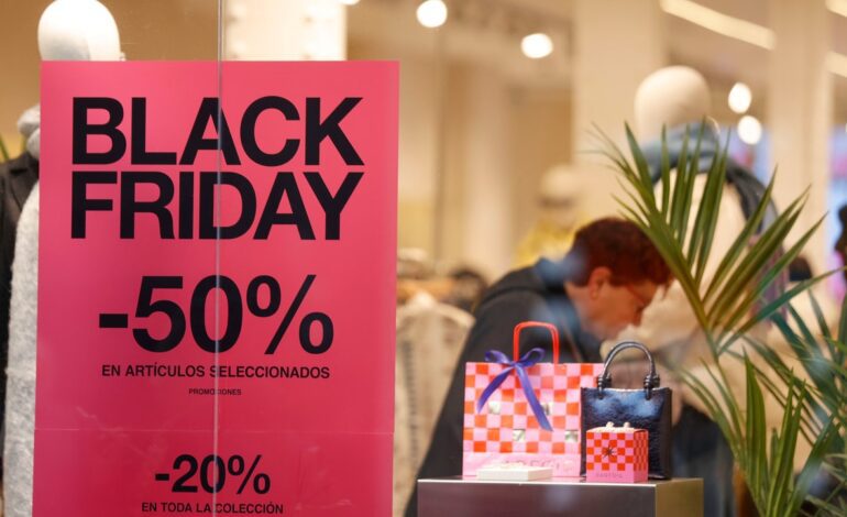 Recomiendan comprobar los precios de días anteriores al Black Friday para evitar estafas