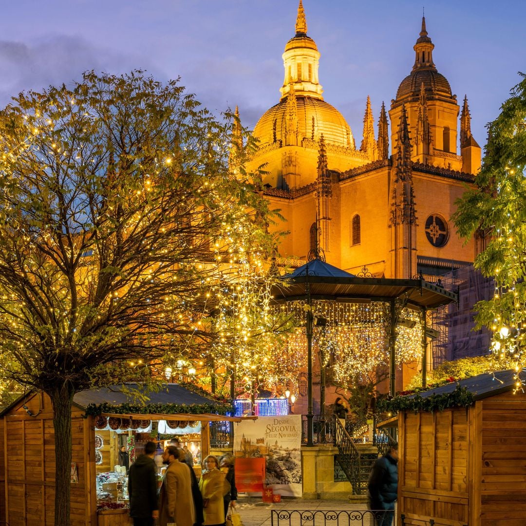 Mercado navideño en la Plaza Mayor de Segovia