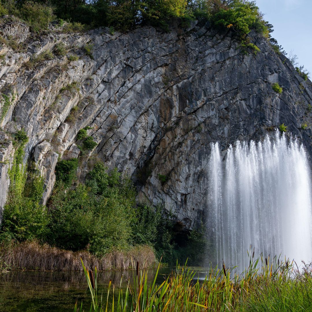 Fuente en el anticlinal de Durbuy, Bélgica