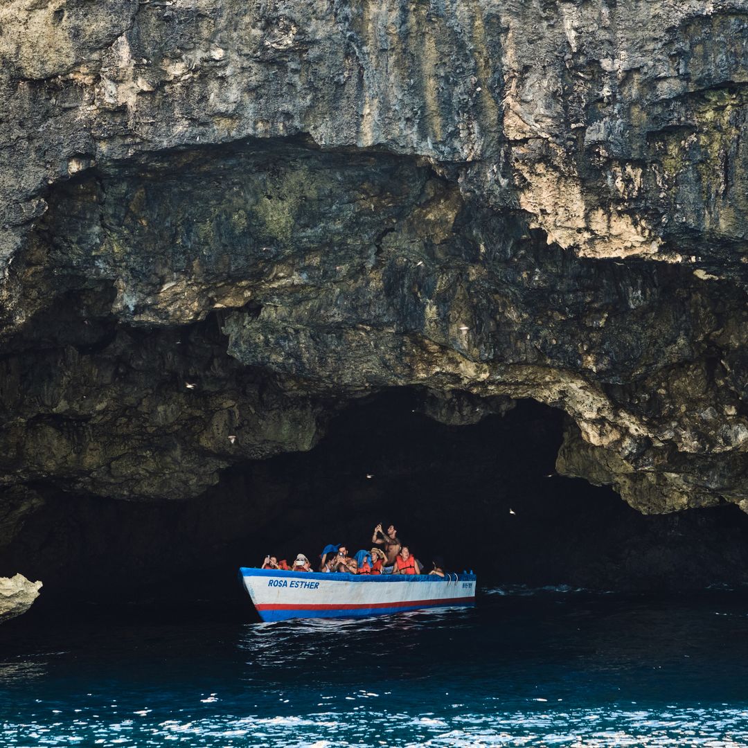 Excursión a la Cueva de las Golondrinas, en la región de Río San Juan, República Dominicana