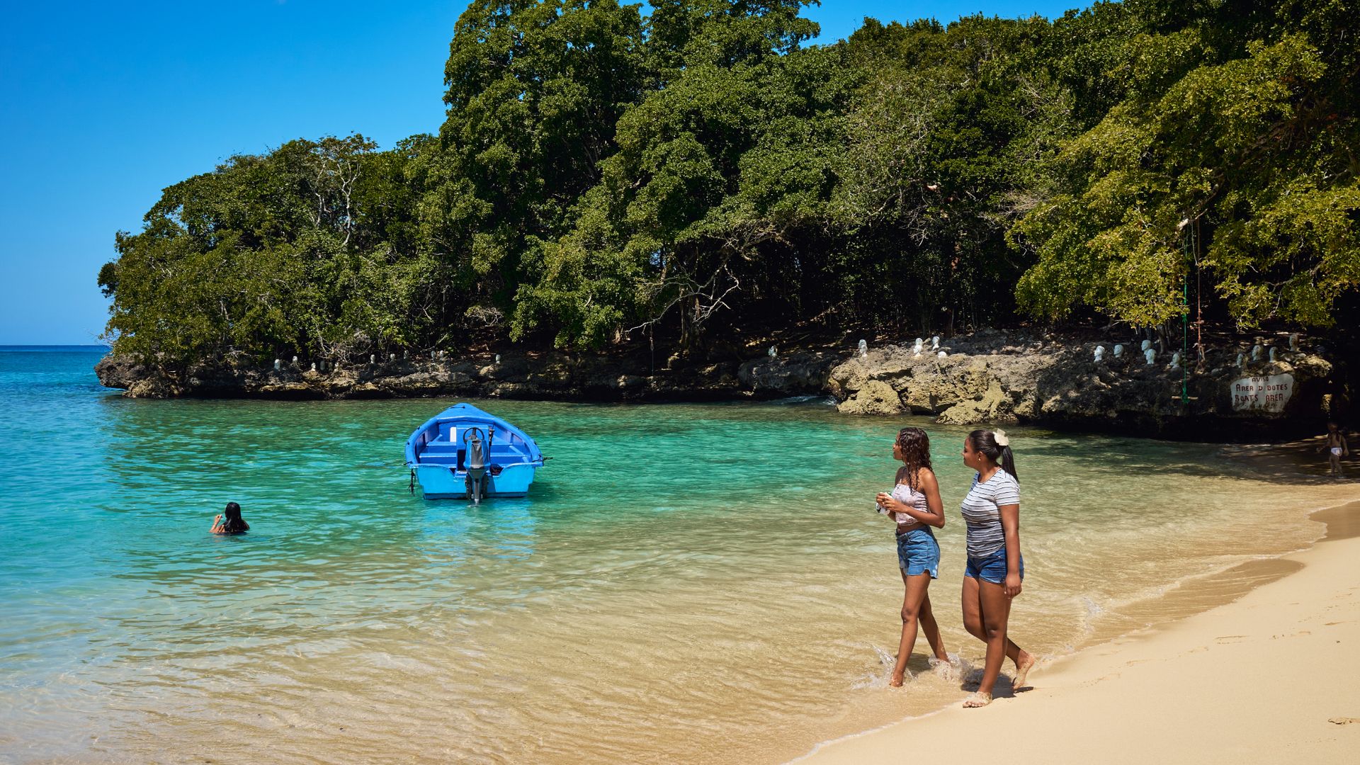 Playa Caletón, entre las más hermosas del Caribe, en la región de Río San Juan en República Dominicana