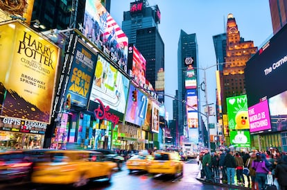 Luces, colores y cine en Times Square.