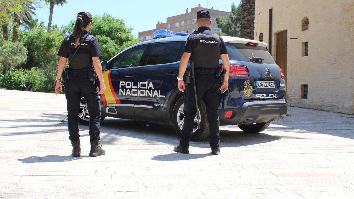 POLICÍA SALVA NIÑA ASFIXIA | Agentes de Policía salvan la vida de una niña de tres años que no podía respirar