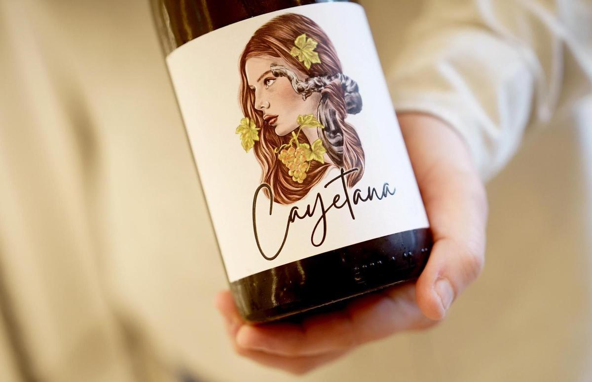 El vino 'Cayetana' es un blanco hecho con uvas de la variedad del mismo nombre