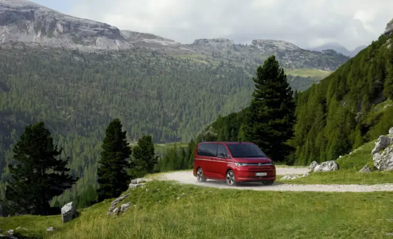 Los Volkswagen Multivan y California e-Hybrid ahora tienen tracción total y llegan más lejos