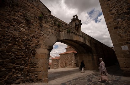 El Arco de la Estrella, principal puerta de entrada a la ciudad monumental de Cáceres.