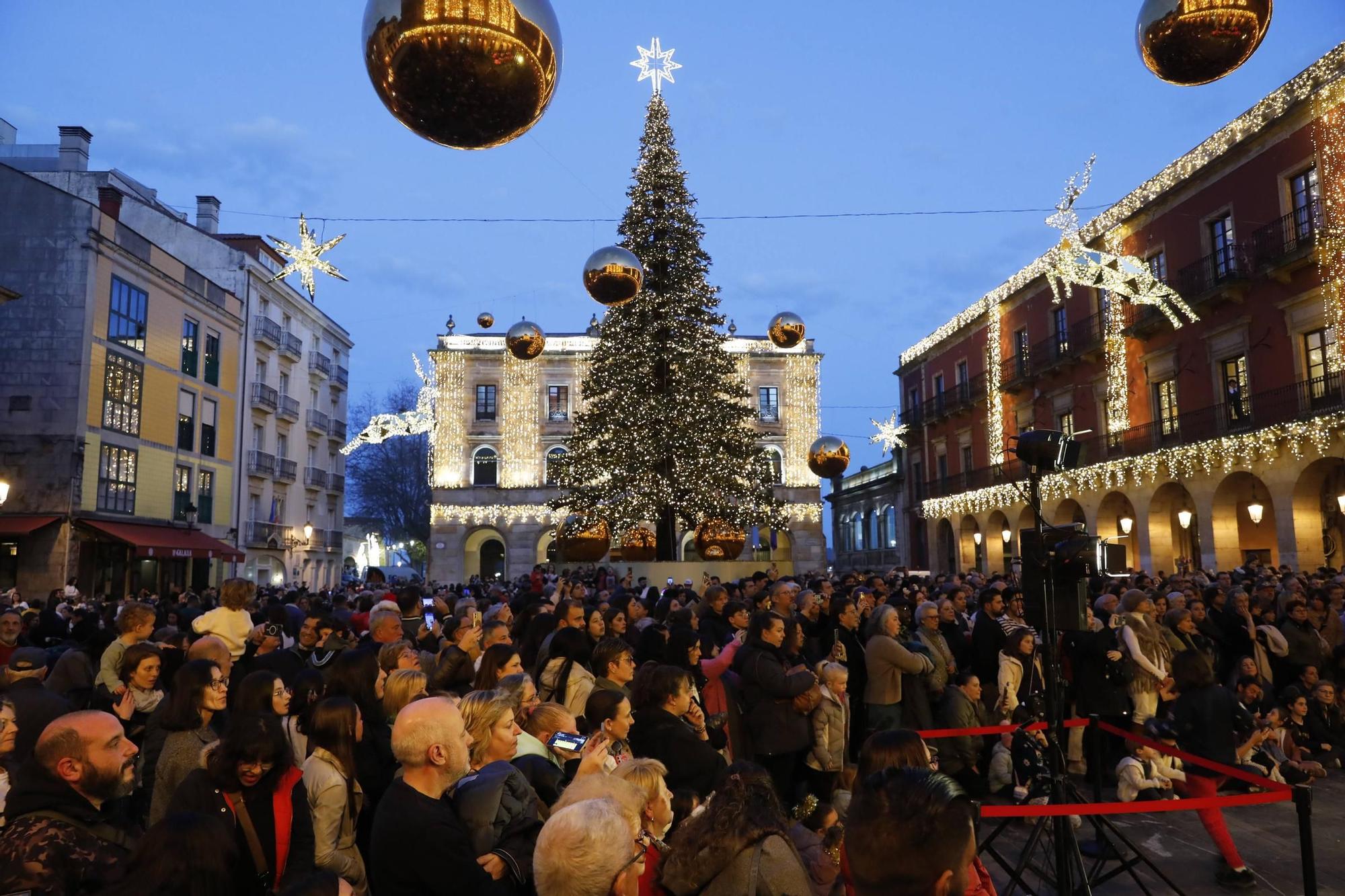 Así fue el encendido del alumbrado navideño de Gijón