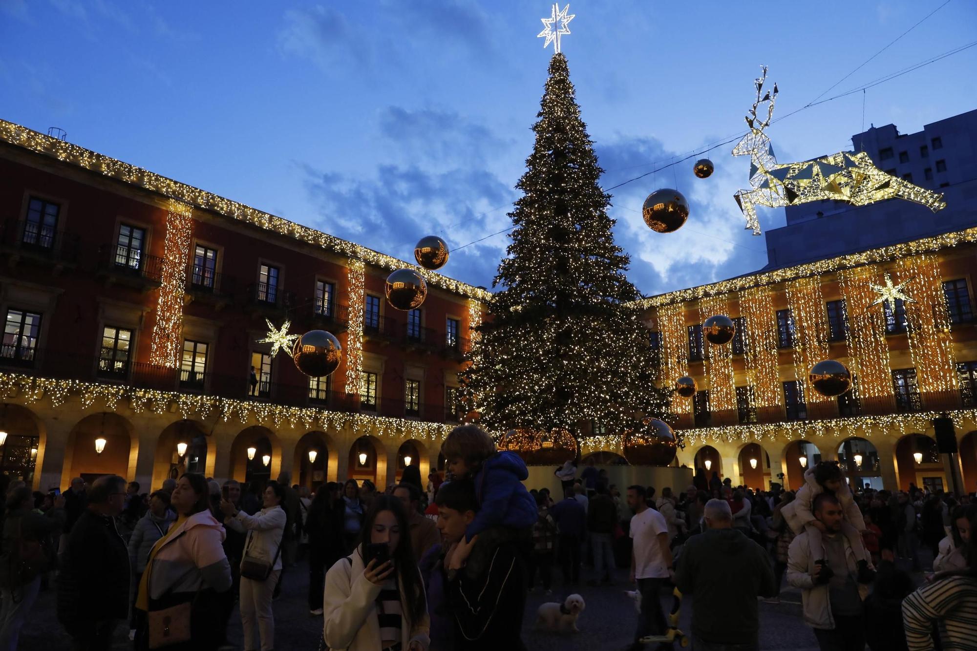 Así fue el encendido del alumbrado navideño de Gijón