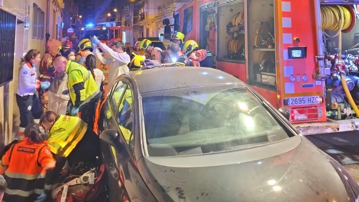 ‘Resucitan’ a una madre y a su hijo en parada respiratoria en un incendio en Valencia