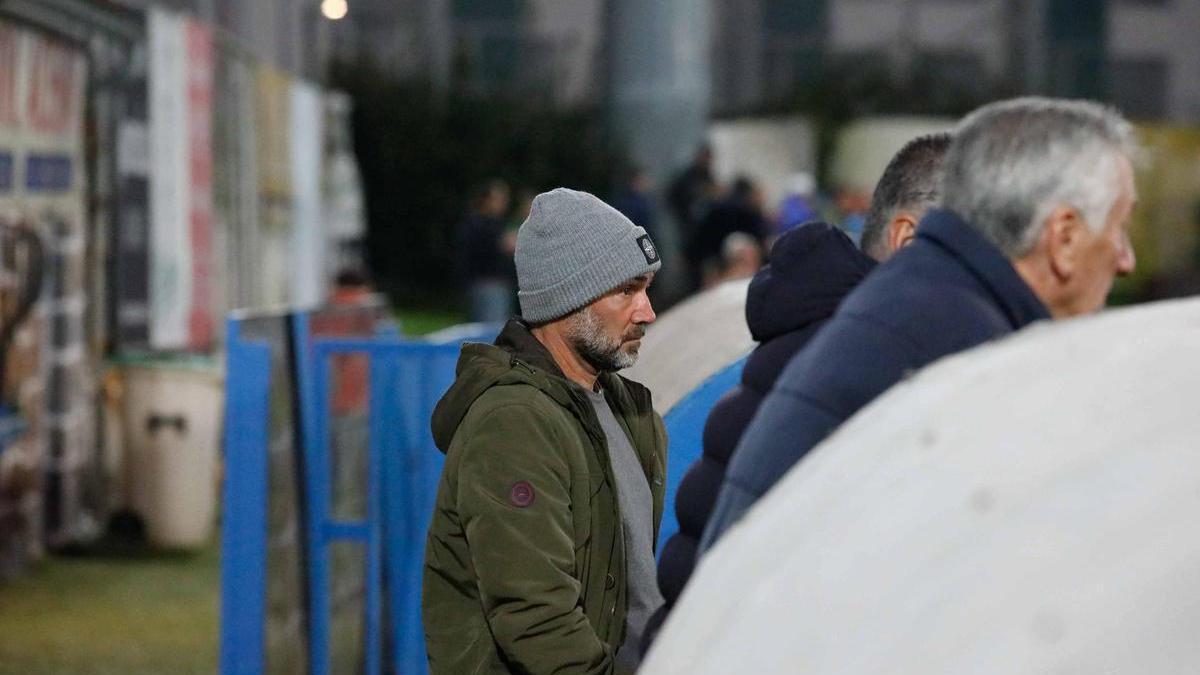 Manel Menéndez, en la previa del derbi comarcal ante el Avilés: «Vamos con todas las ganas de sacar los tres puntos»