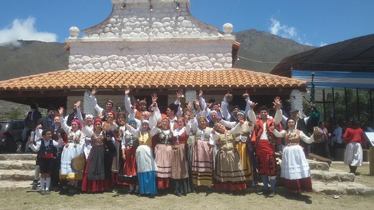 La Santina que se venera a 10.000 km de Covadonga y cuya capilla se levantó tras una gran riada