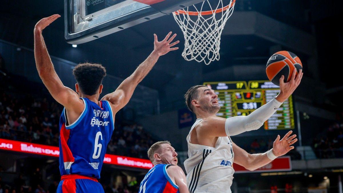 Mario Hezonja, en una acción del partido ante Anadolu Efes.