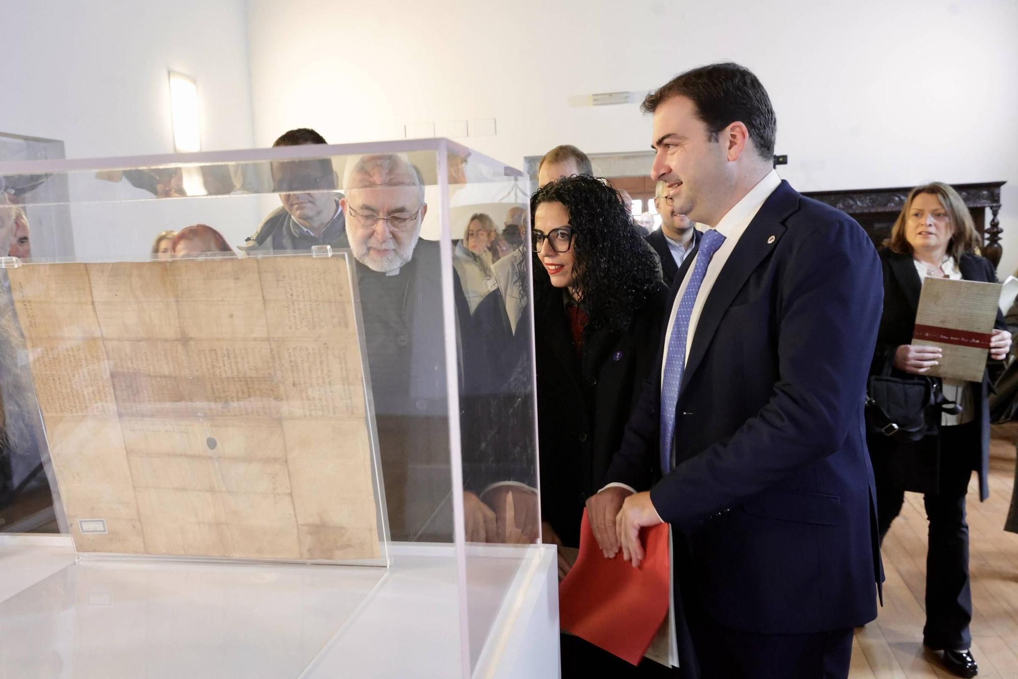 Exposición del documento fundacional del monasterio de San Salvador de Cornellana