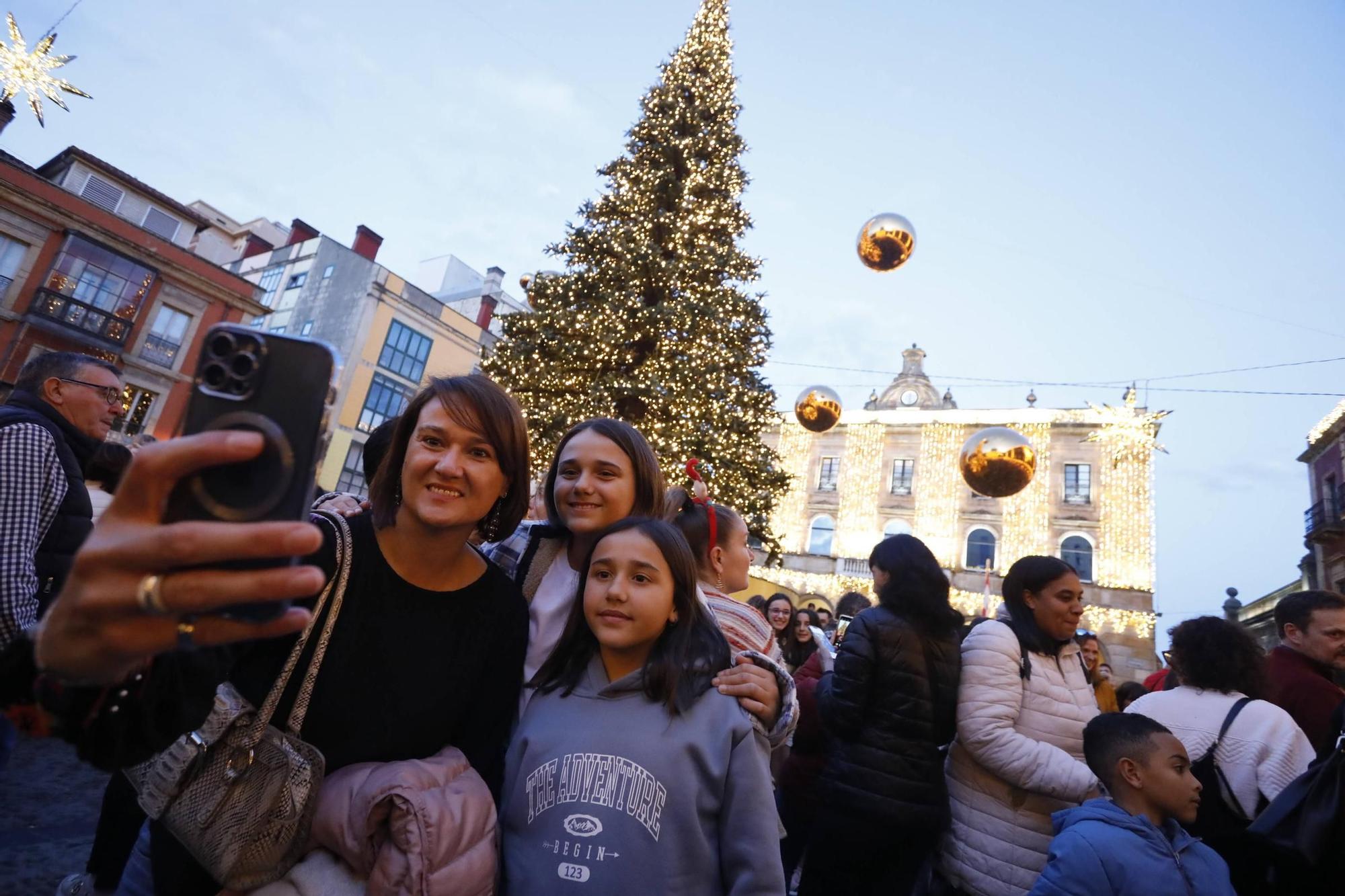 Así fue el encendido del alumbrado navideño de Gijón