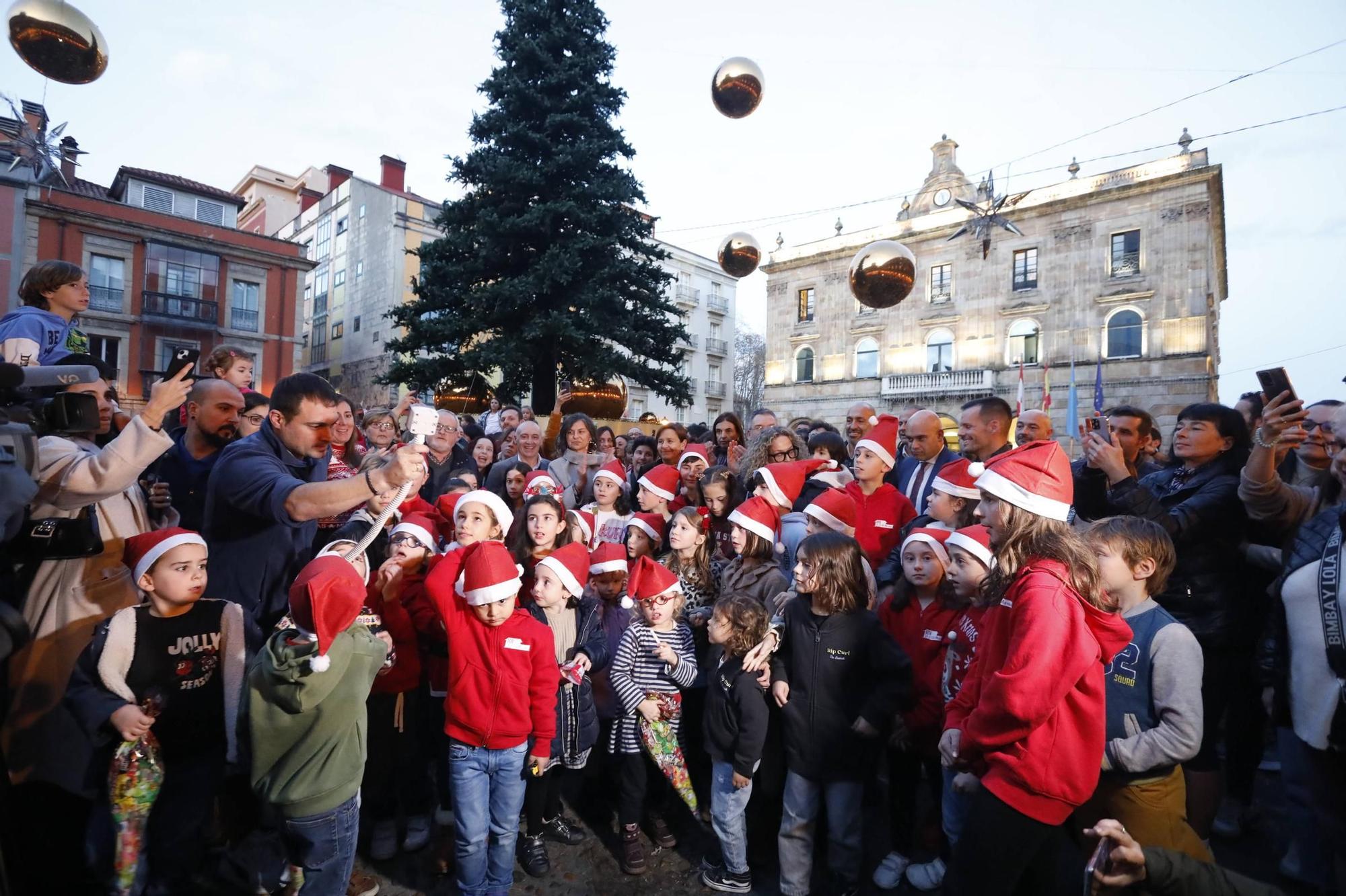 Así fue el encendido del alumbrado navideño de Gijón