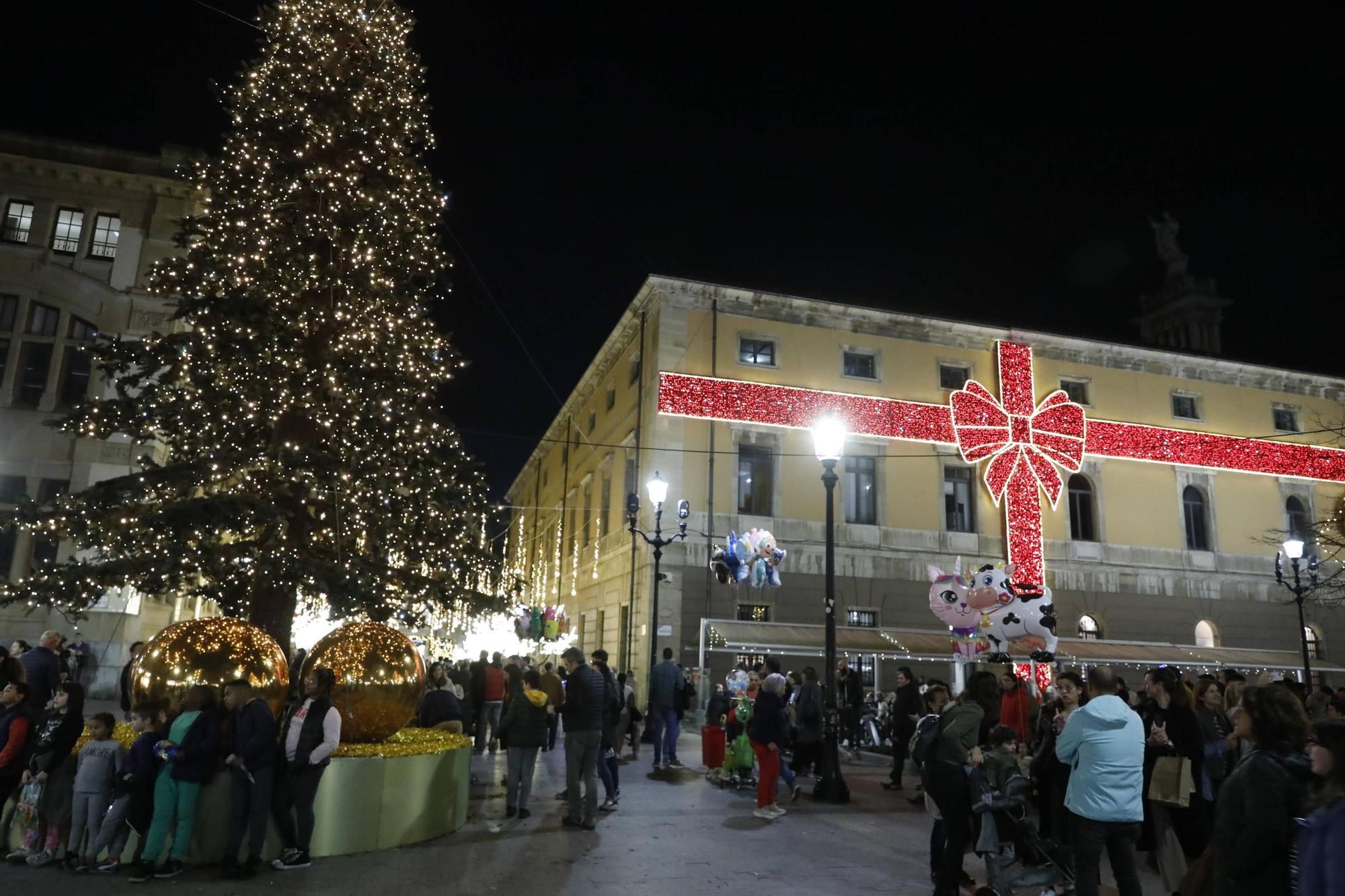 Así fue el encendido del alumbrado navideño de Gijón