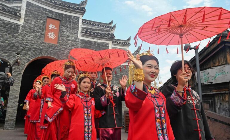 China estimula las bodas para luchar contra la baja natalidad