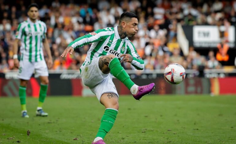 Betis: Chimy Ávila, «anonadado» tras la debacle en Mestalla: «Venimos de varios partidos pidiendo perdón»