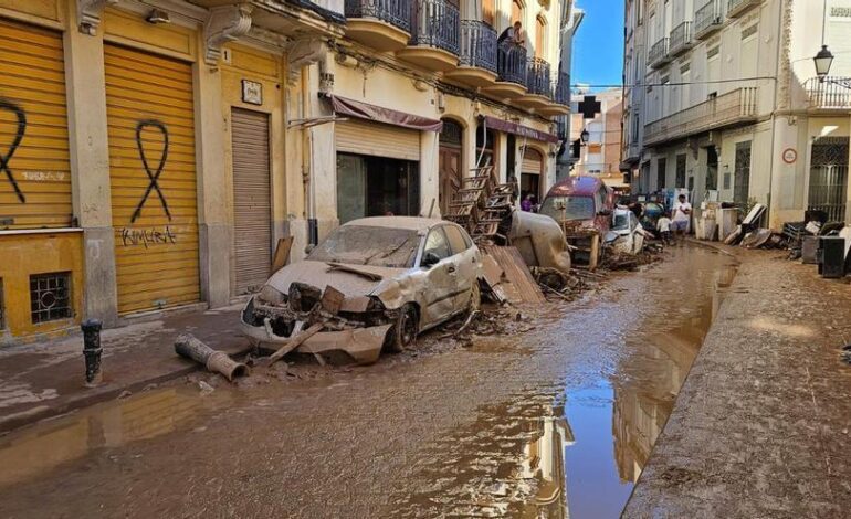 Muchos vecinos afectados por la DANA en Valencia no saben dónde están sus coches