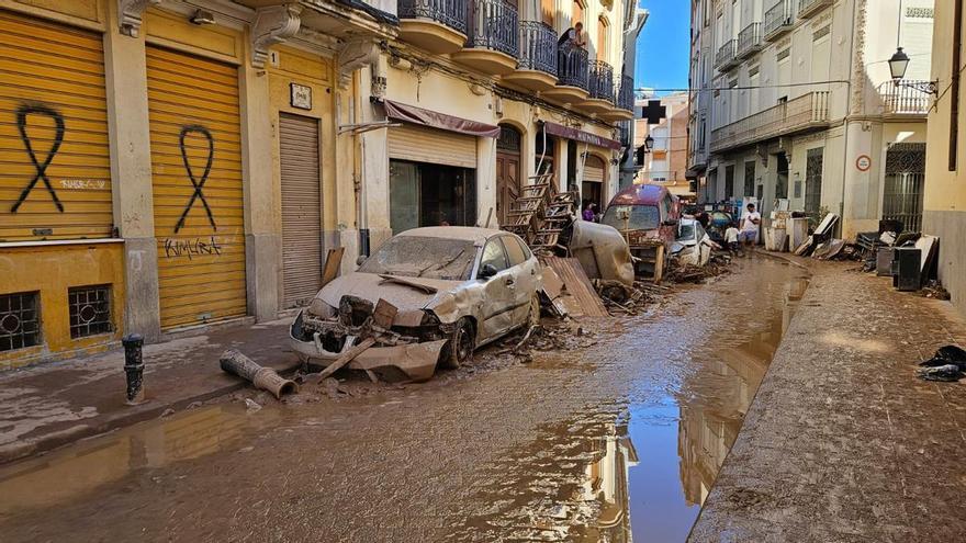 Muchos vecinos afectados por la DANA en Valencia no saben dónde están sus coches