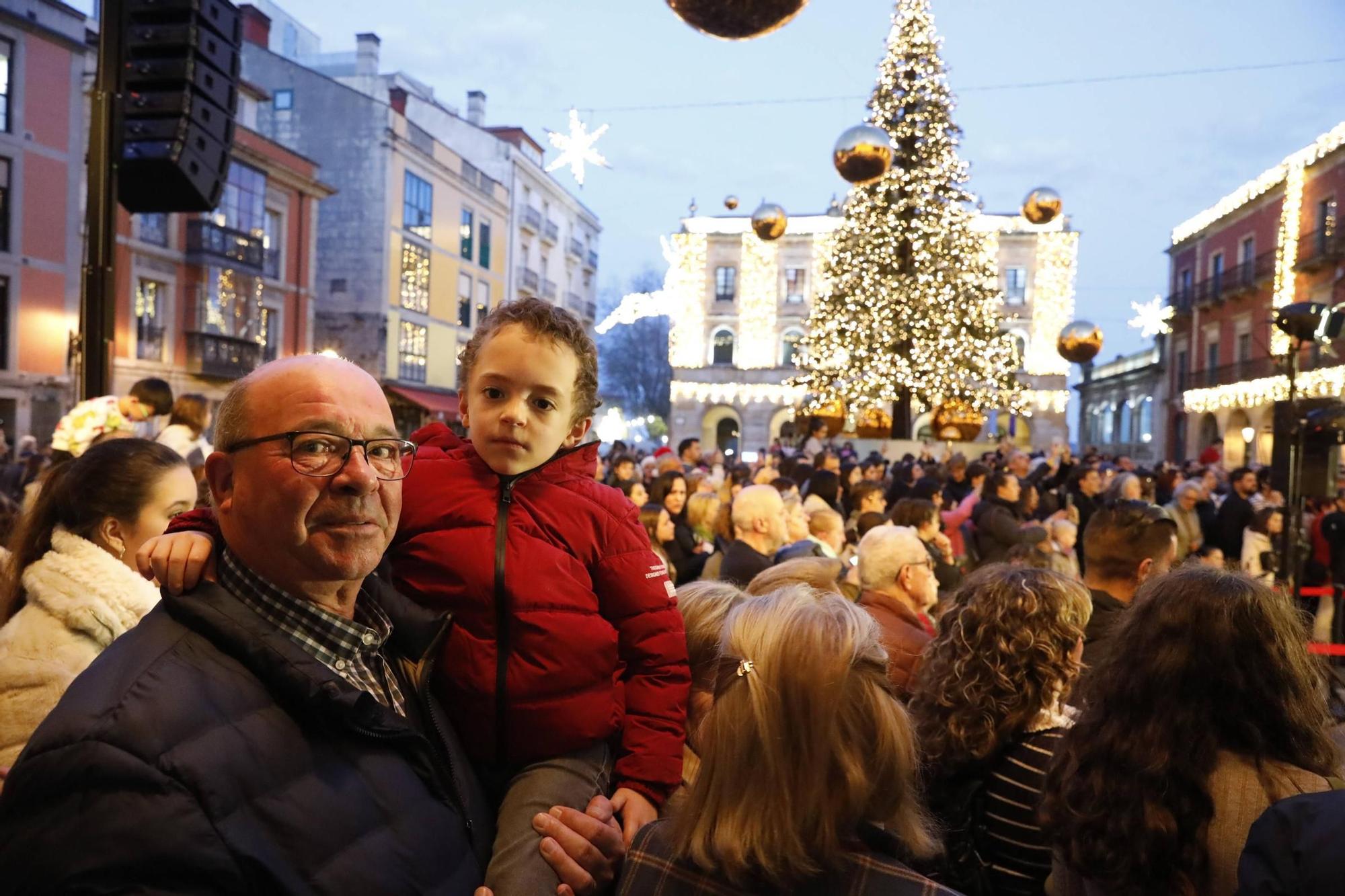 Así fue el encendido del alumbrado navideño de Gijón