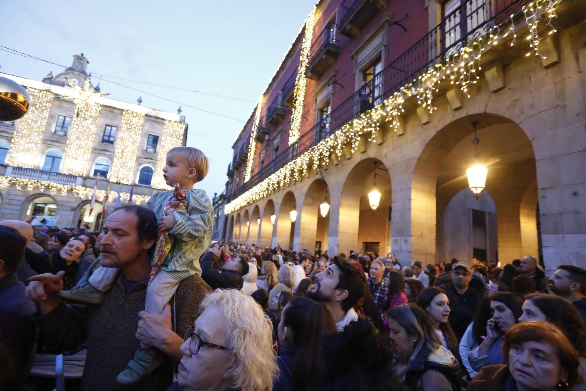 Así fue el encendido del alumbrado navideño de Gijón