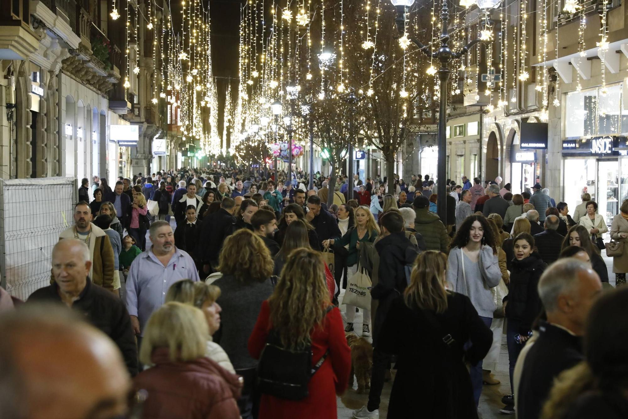 Así fue el encendido del alumbrado navideño de Gijón