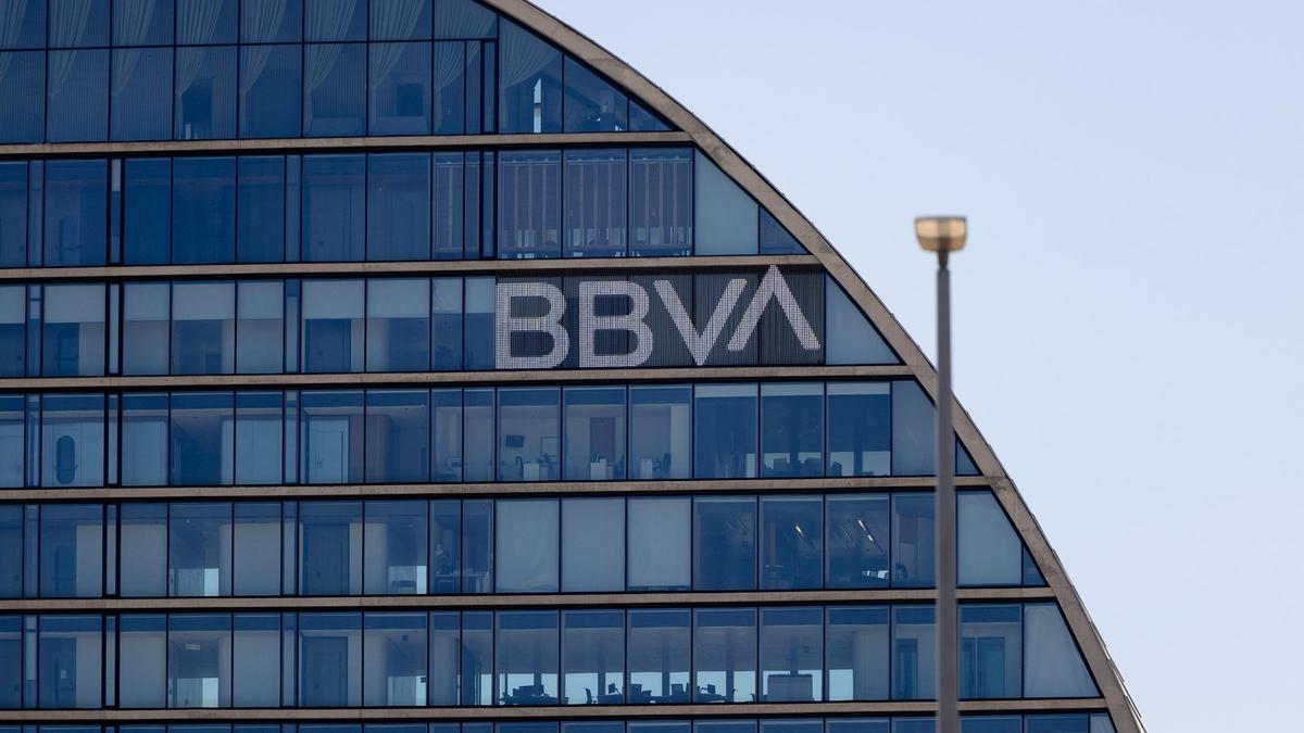 El BBVA valora adoptar acciones legales contra el Sabadell por vulnerar el deber de pasividad