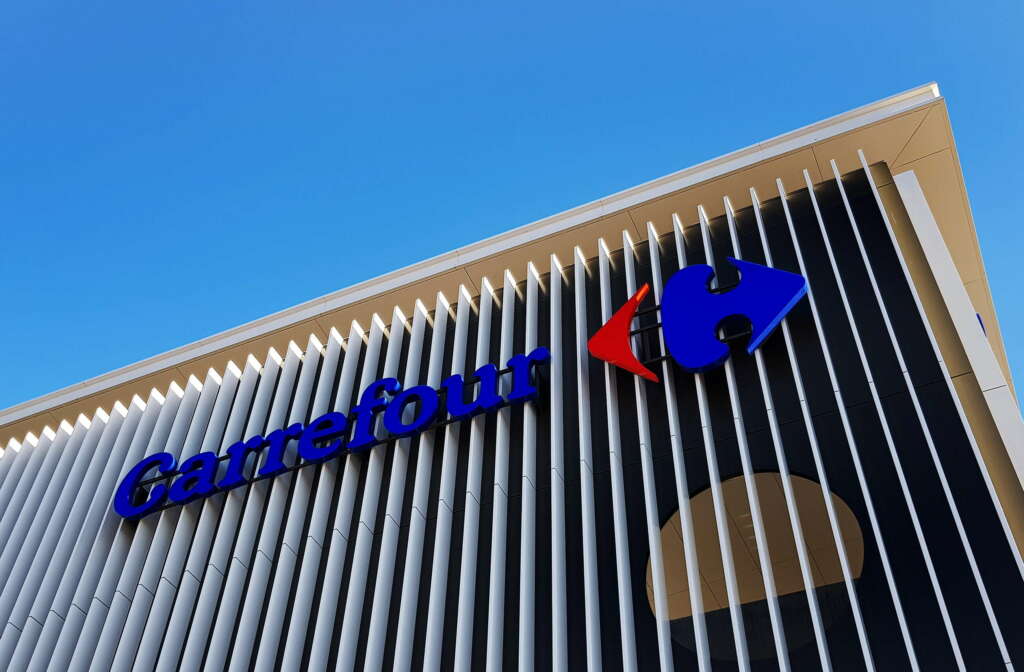 vende activos y afina su estrategia global