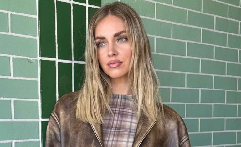 Chiara Ferragni apuesta todo al burdeos y luce un bolso de Hermès que promete ser el accesorio perfecto este otoño