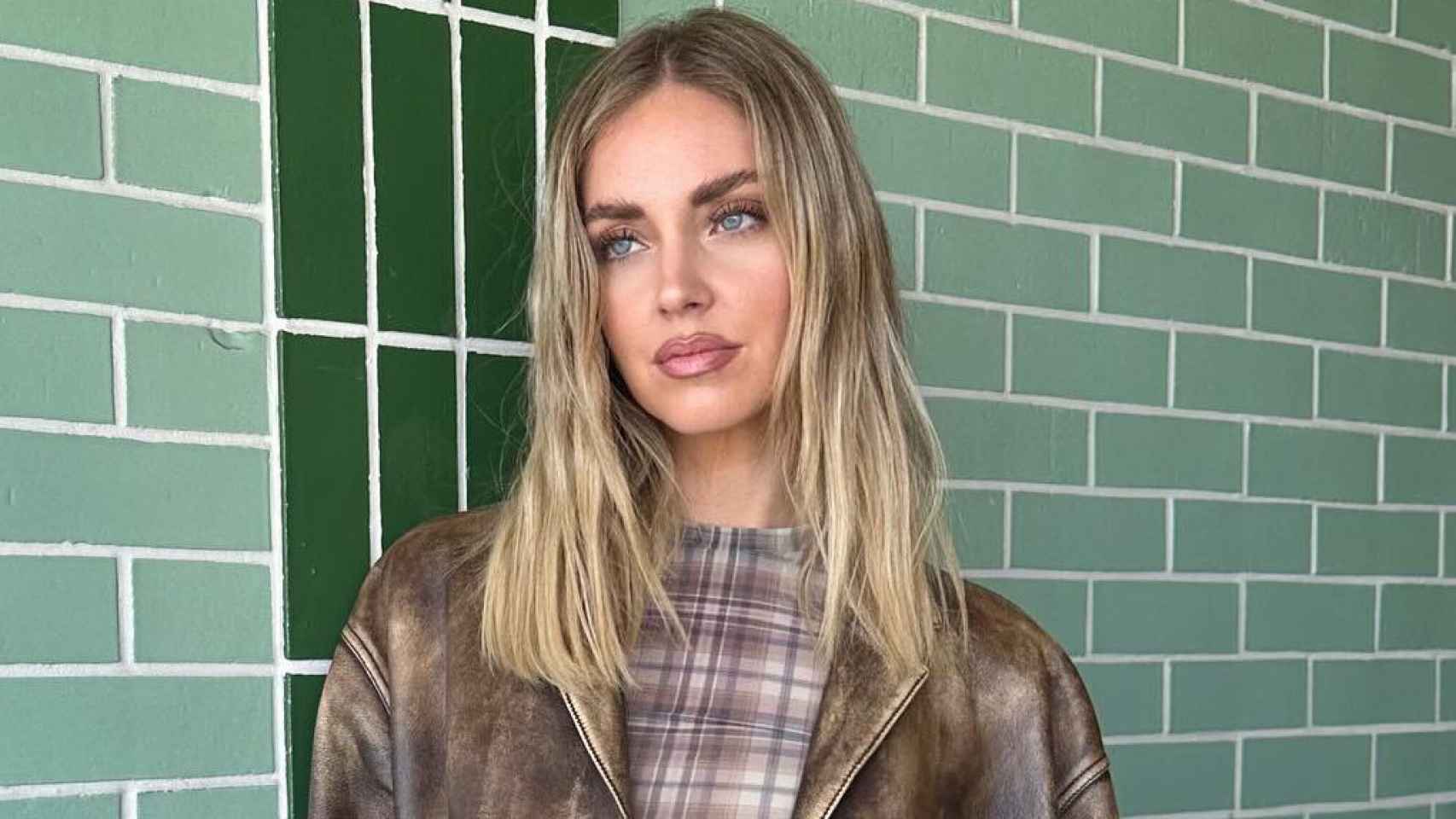 Chiara Ferragni apuesta todo al burdeos y luce un bolso de Hermès que promete ser el accesorio perfecto este otoño