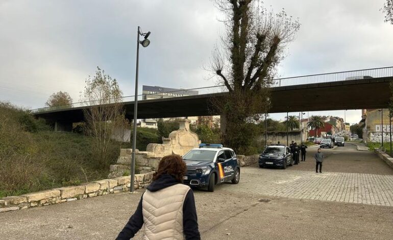 CRIMEN MENDIGO PIEDRAS BLANCAS | Un cadáver con golpes bajo un puente: la terrible muerte del sintecho querido en Castrillón al que los vecinos daban bocadillos y décimos