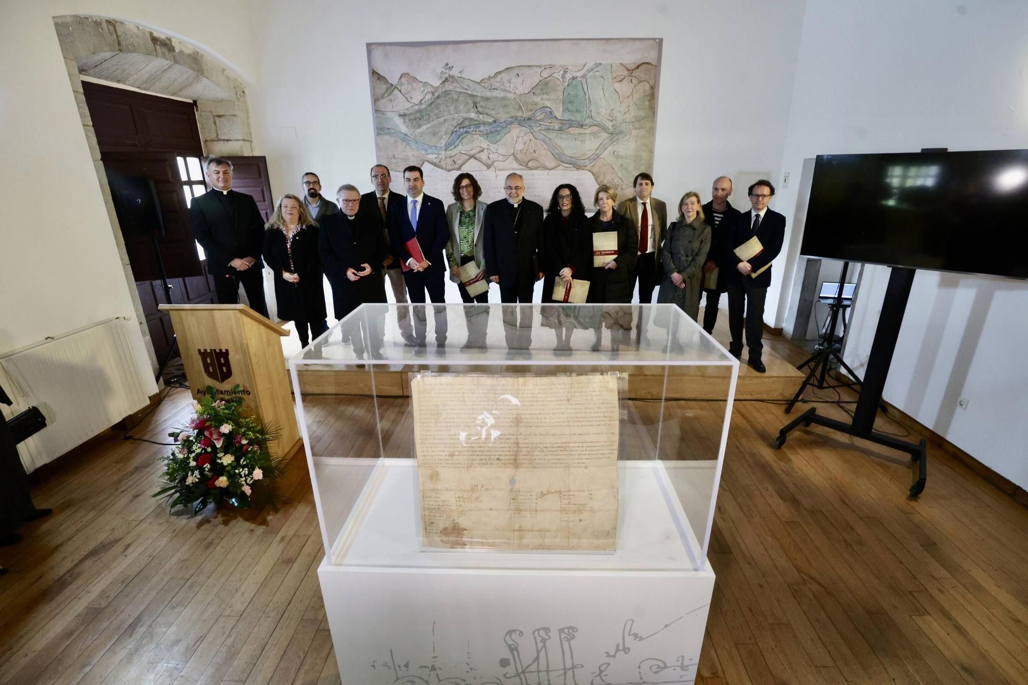 Exposición del documento fundacional del monasterio de San Salvador de Cornellana