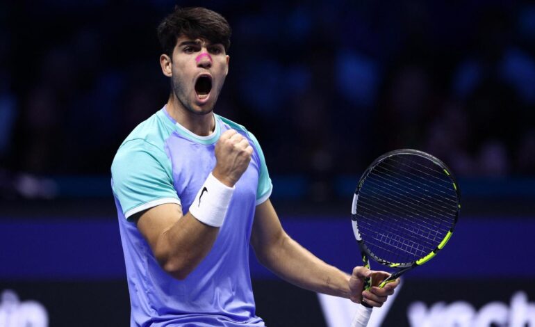 Un sólido Alcaraz se impone a Rublev y se jugará el pase a las semifinales de las ATP Finals frente a Zverev