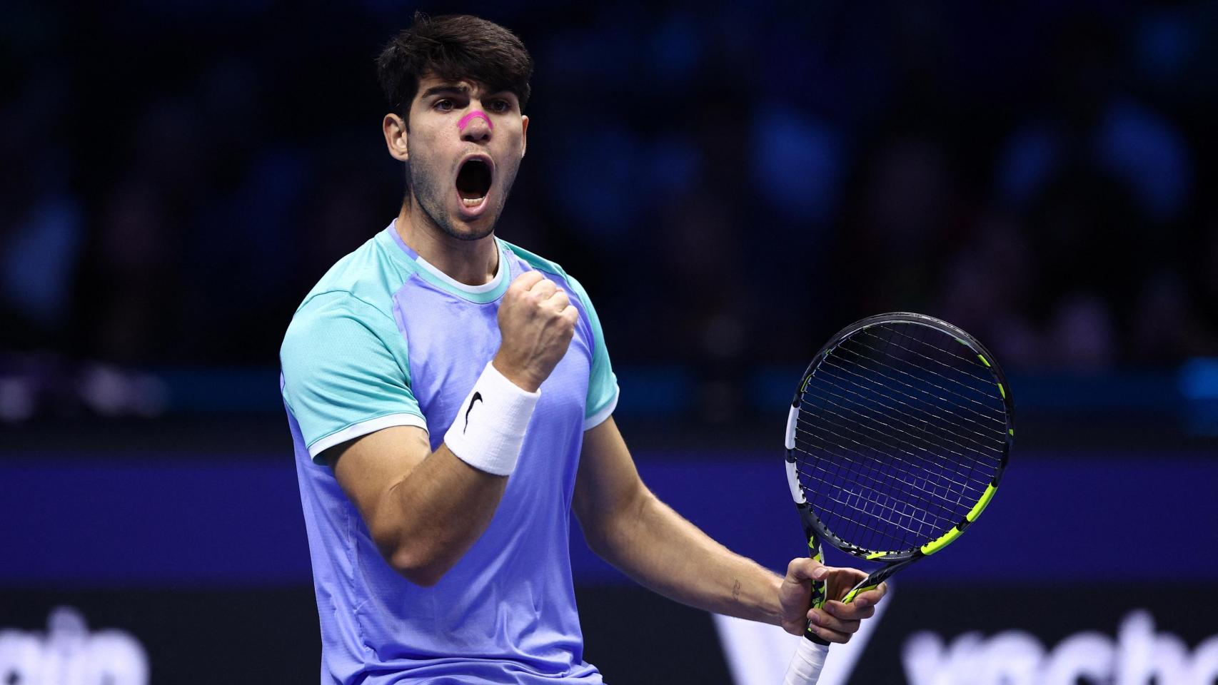 Un sólido Alcaraz se impone a Rublev y se jugará el pase a las semifinales de las ATP Finals frente a Zverev